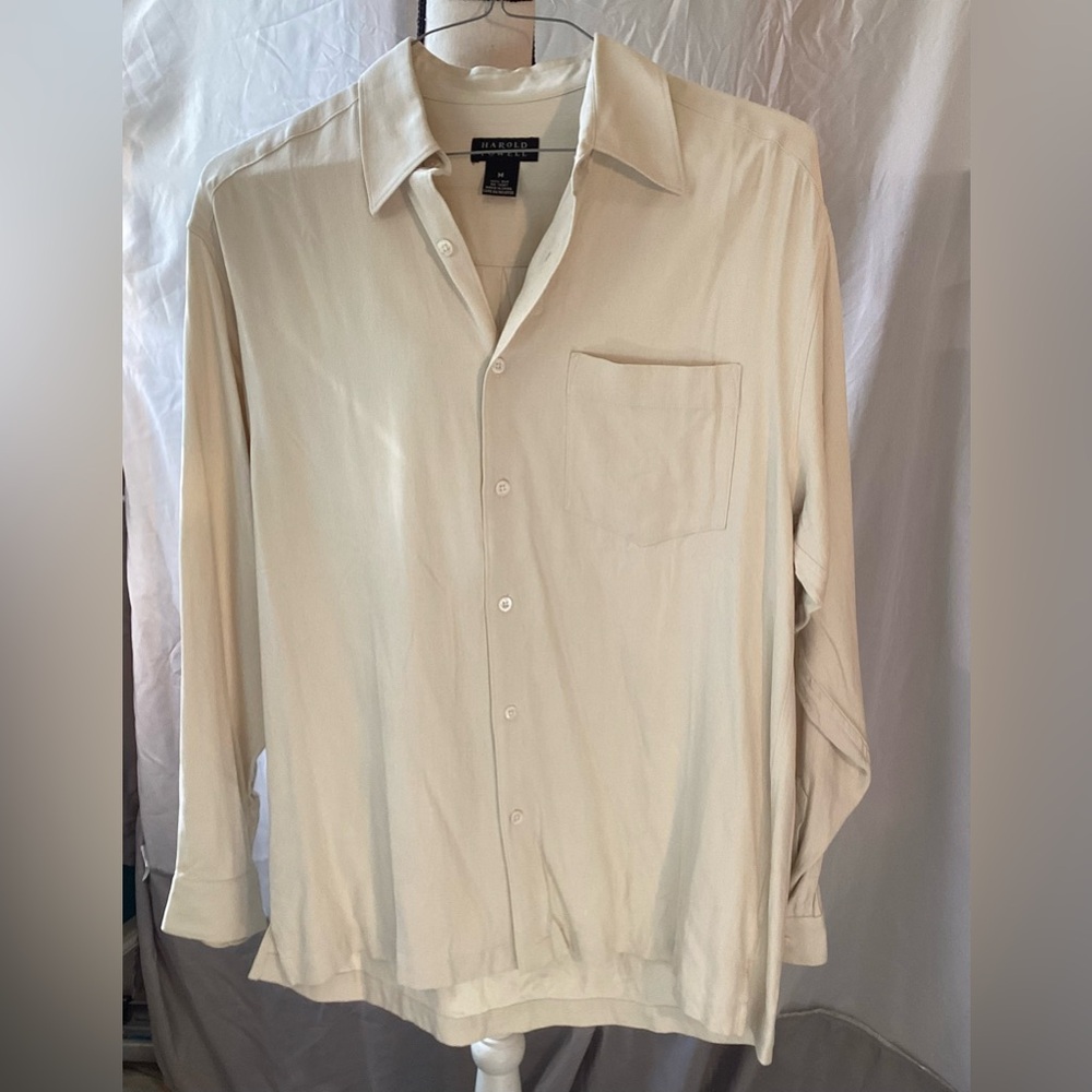 Harold Powell 100% silk shirt with pocket. Size M